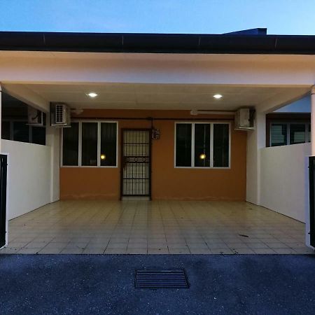 Address No 915, Lorong Uni Central 13, Taman Uni Central, Kuching Samarahan Expressway Екстериор снимка