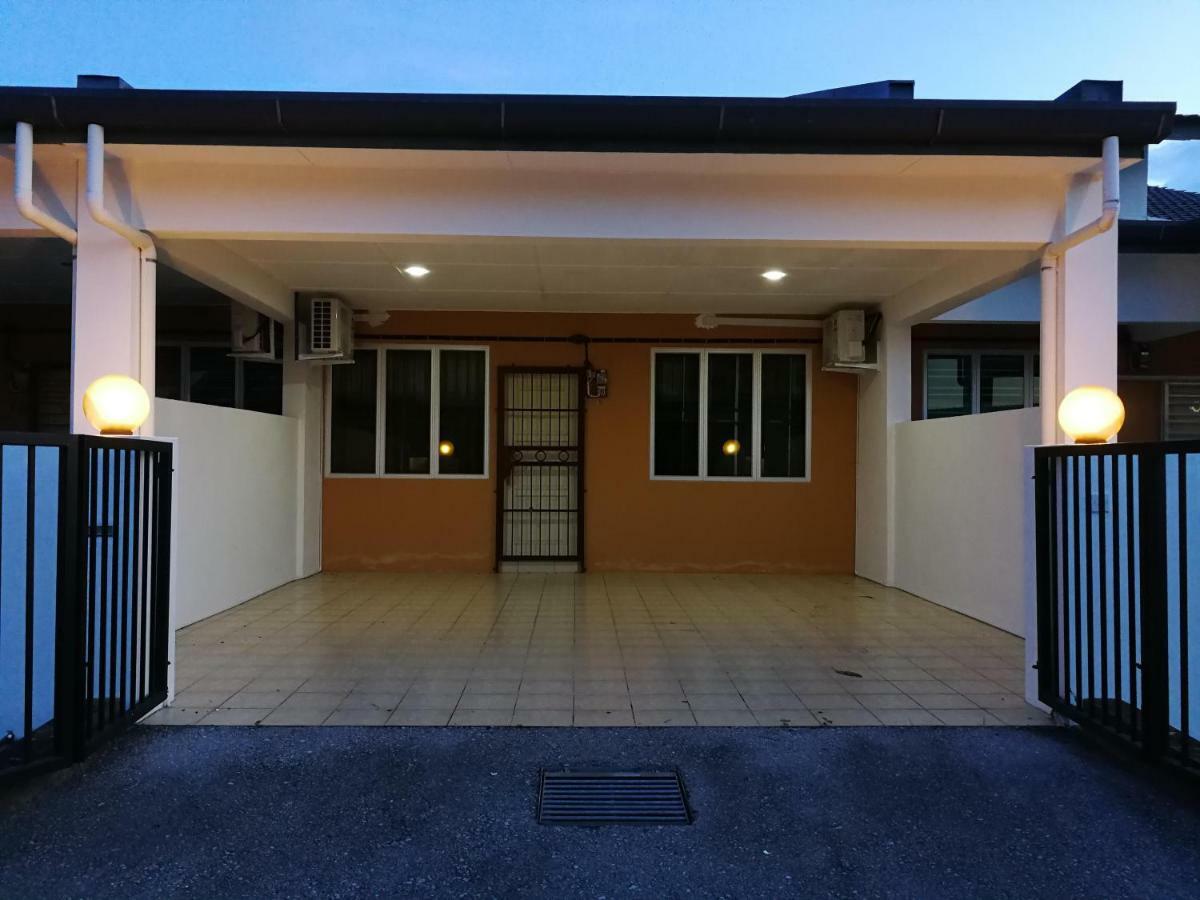 Address No 915, Lorong Uni Central 13, Taman Uni Central, Kuching Samarahan Expressway Екстериор снимка